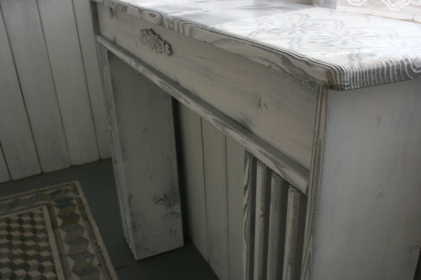 Krbová římsa s vyřezávanými nohami 125x25x100cm