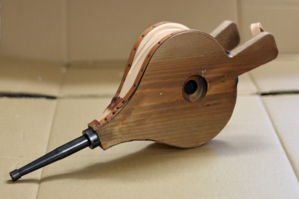 Krbové dmychadlo s ornamentem 45 x 18 cm gravírované