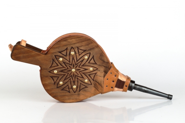 Krbové dmychadlo s rytím a cvočky 48cm