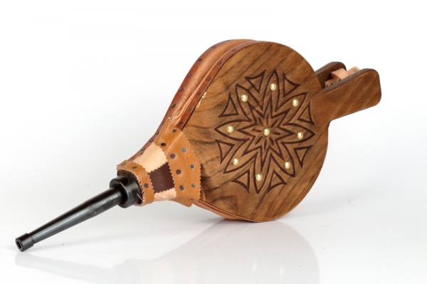 Krbové dmychadlo s rytím a cvočky 48cm