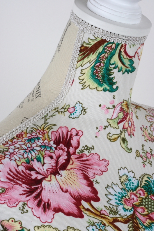 Krejčovská panna barevné květy 165cm