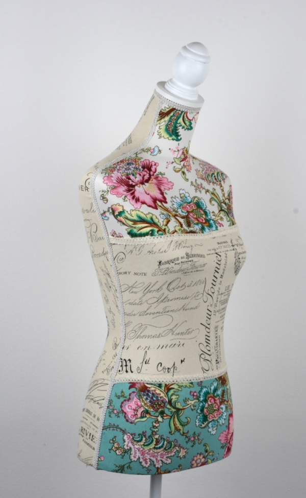 Krejčovská panna barevné květy 165cm