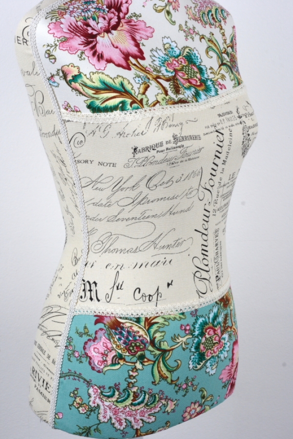 Krejčovská panna barevné květy 165cm