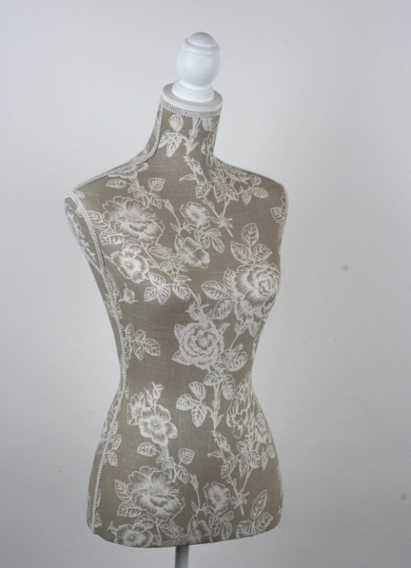 Krejčovská panna květy 165cm