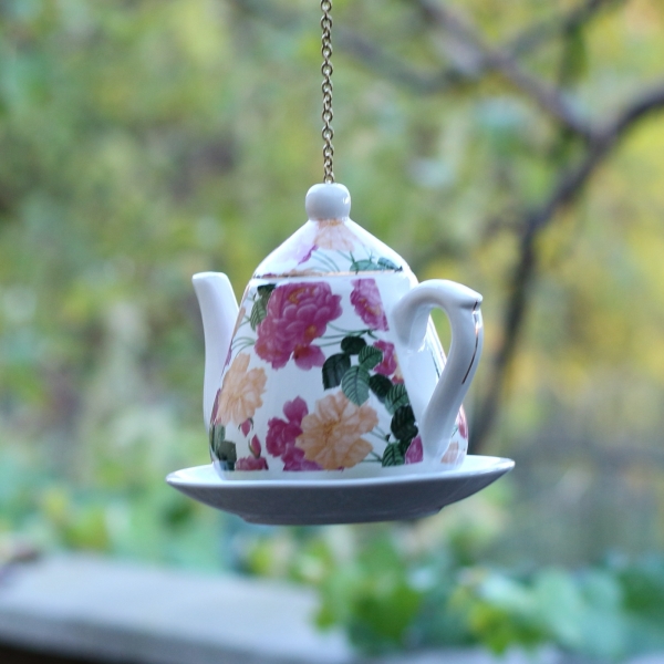 Krmítko pro ptáky konvička krémovo-růžová