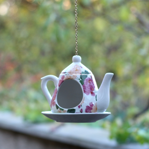 Krmítko pro ptáky konvička krémovo-růžová