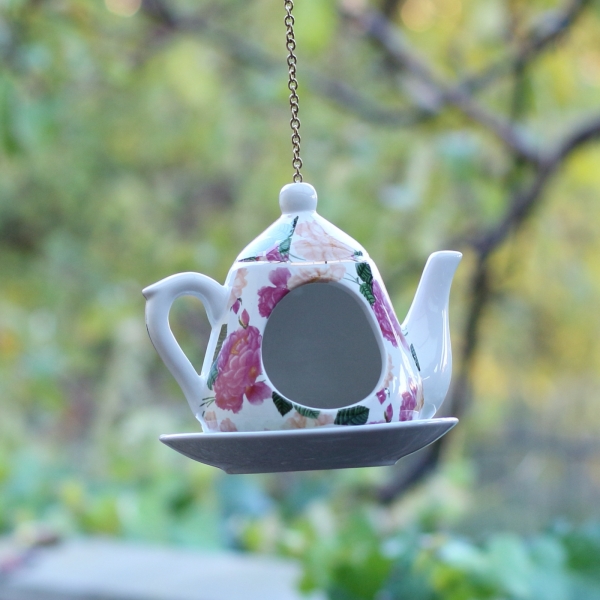 Krmítko pro ptáky konvička krémovo-růžová