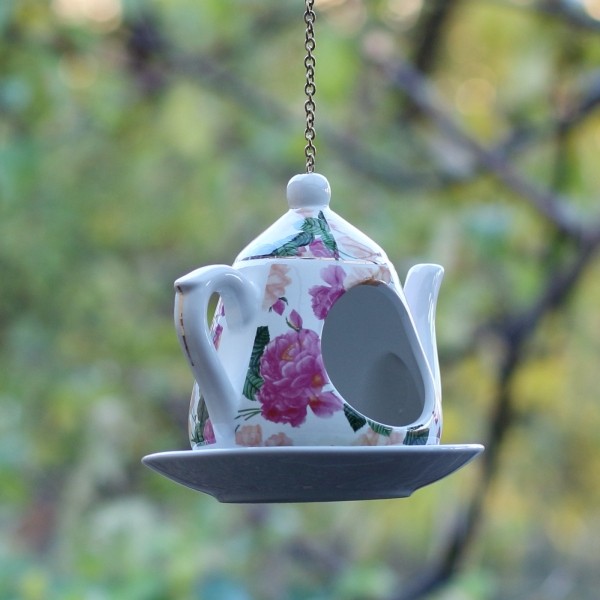 Krmítko pro ptáky konvička krémovo-růžová