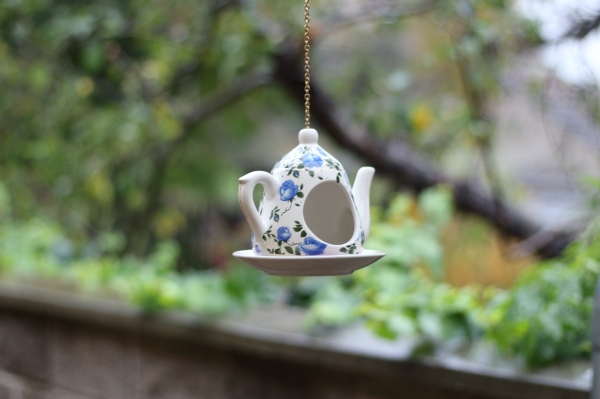 Krmítko pro ptáky konvička modrá