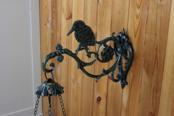 Krmítko pro ptáky na konzoli s datlem 42cm