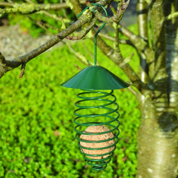 Krmítko pro ptáky na lojové koule se střechou tmavě zelené