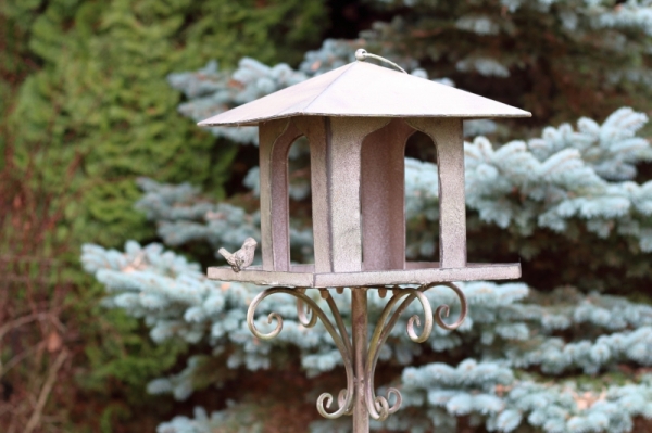 Krmítko pro ptáky zápich do trávníku 30x30x150cm