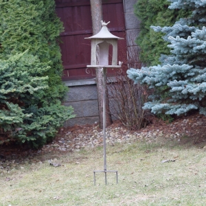 Krmítko pro ptáky zápich do trávníku 34x34x158cm