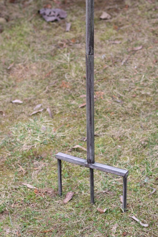 Krmítko pro ptáky zápich do trávníku 34x34x158cm