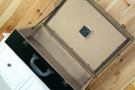 Kufřík skříňka s hodinami 49x35x15cm