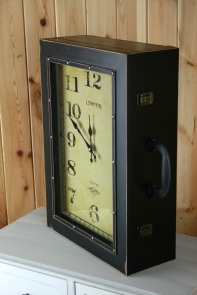 Kufřík skříňka s hodinami 49x35x15cm