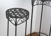 Kulaté stolky na květiny 74 a 65cm - 2 kusy