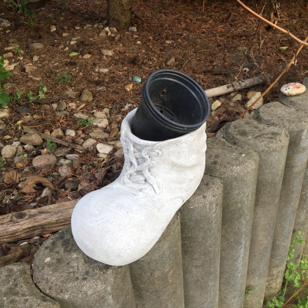 Květináč bota z betonu