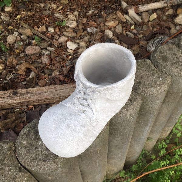 Květináč bota z betonu