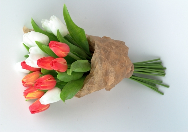 Kytice umělých tulipánů bílé/žluto-červené 17ks 