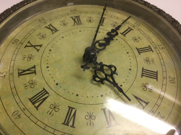 Kyvadlové hodiny stolní - vyřazeno