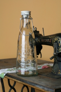 Láhev na mléko s pákovým uzávěrem