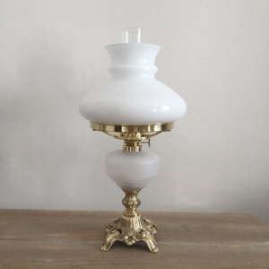 Lampa na petrolej bílá 39cm