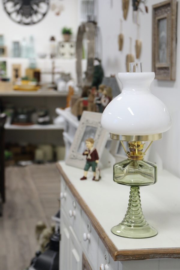 Lampa petrolejová s bílým cylindrem 42cm