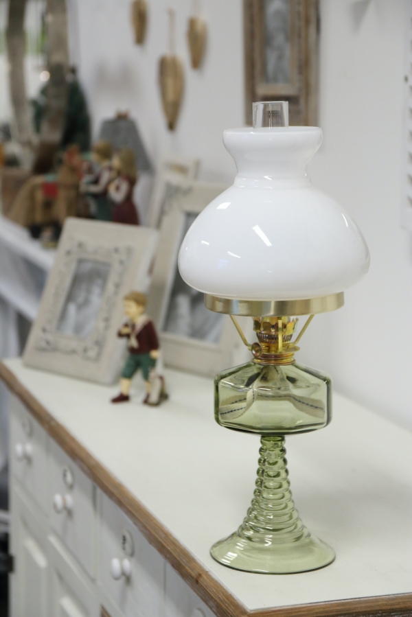 Lampa petrolejová s bílým cylindrem 42cm