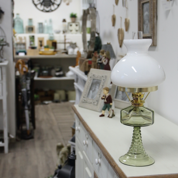 Lampa petrolejová s bílým cylindrem 42cm