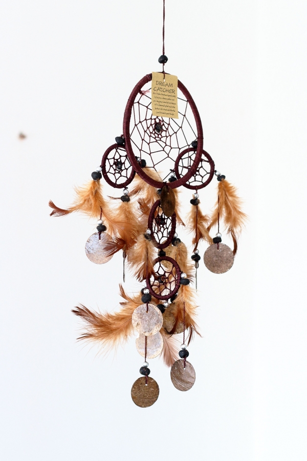 Lapač snů hnědý s penízky z mušloviny 12cm