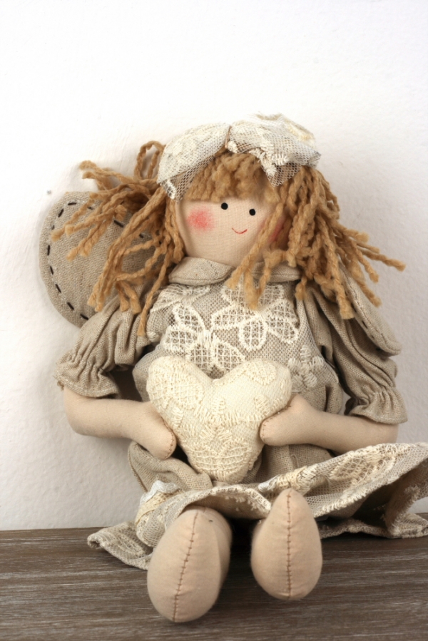 Látková panenka s křídly 37cm