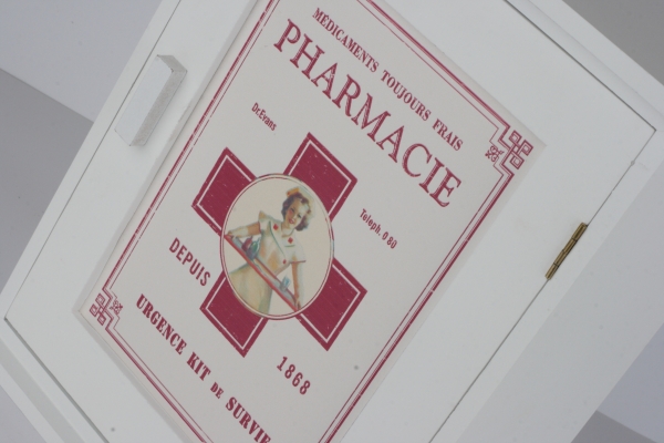 Lékarnička na stěnu Pharmacie 24x31x13,5cm