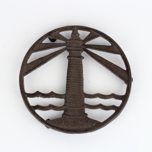 Litinová podložka pod hrnec maják 17cm