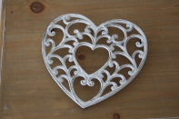 Litinová podložka pod hrnec srdce bílé 18,5x17cm