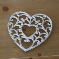 Litinová podložka pod hrnec srdce bílé 18,5x17cm