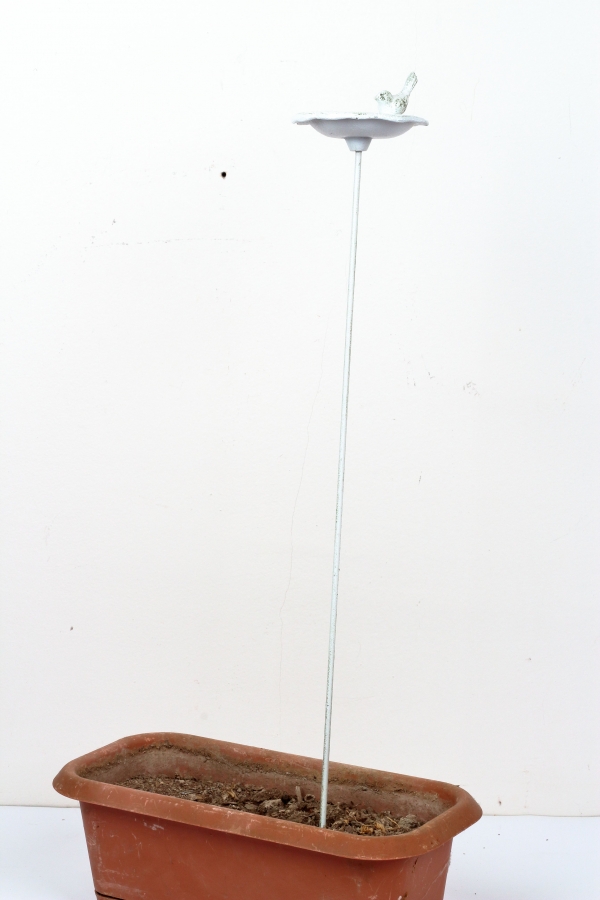 Litinové pítko zápich s ptáčkem bílé 75cm