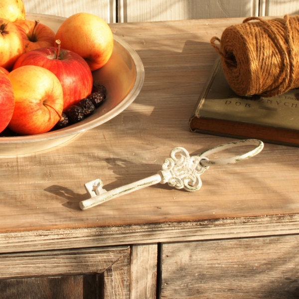 Litinový klíč ke štěstí bílý 12cm