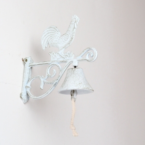 Litinový nástěnný zvonek s kohoutem bílý 19x20cm