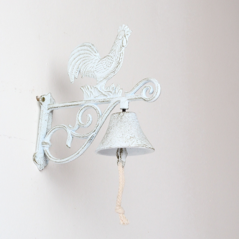 Litinový nástěnný zvonek s kohoutem bílý 19x20cm