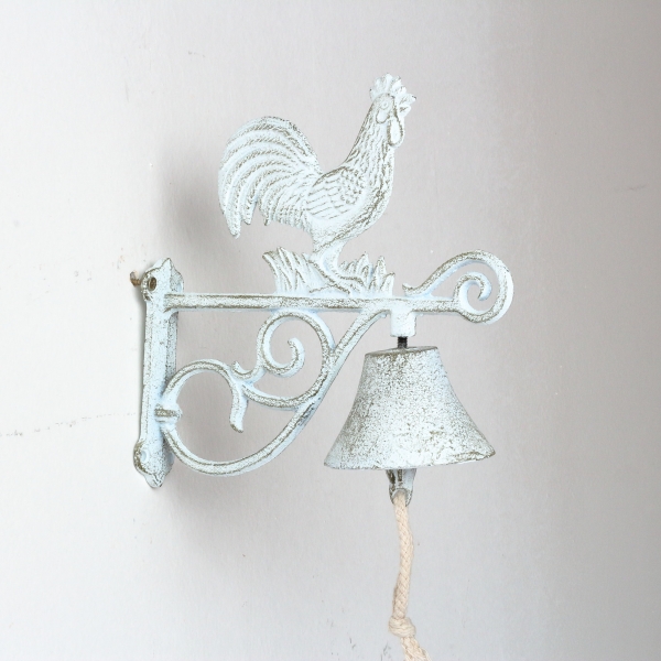 Litinový nástěnný zvonek s kohoutem bílý 19x20cm