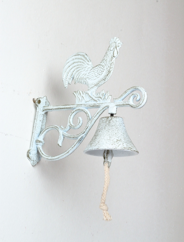 Litinový nástěnný zvonek s kohoutem bílý 19x20cm