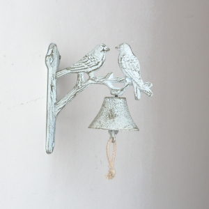 Litinový nástěnný zvonek s ptáčky bílý 18x18cm