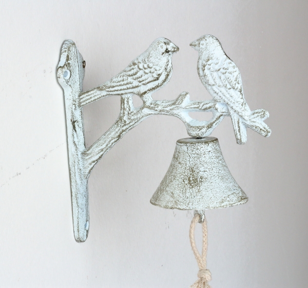 Litinový nástěnný zvonek s ptáčky bílý 18x18cm