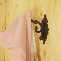 Litinový otočný trojháček na stěnu 14,2 cm
