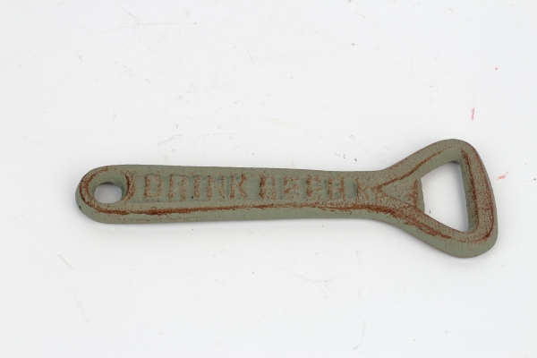 Litinový retro otvírák na pivo s patinou DRINK BEER SAVE WATER 14cm