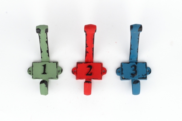 Litinový retro věšák na stěnu s číslem 1 modrý