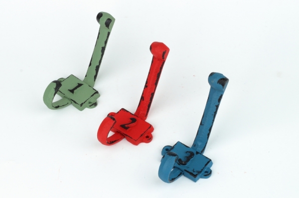 Litinový retro věšák na stěnu s číslem 2 modrý