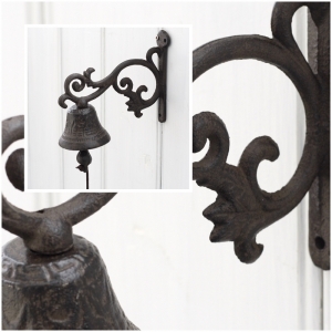 Litinový zvonek na konzolce 