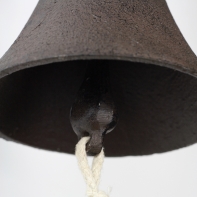 Litinový zvonek nástěnný 17,5×16×12,5cm